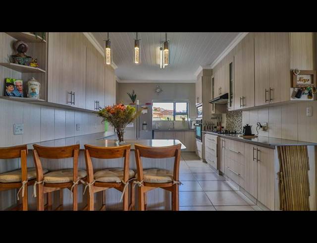 3 BEDROOM HOUSE FOR SALE IN DANA BAY